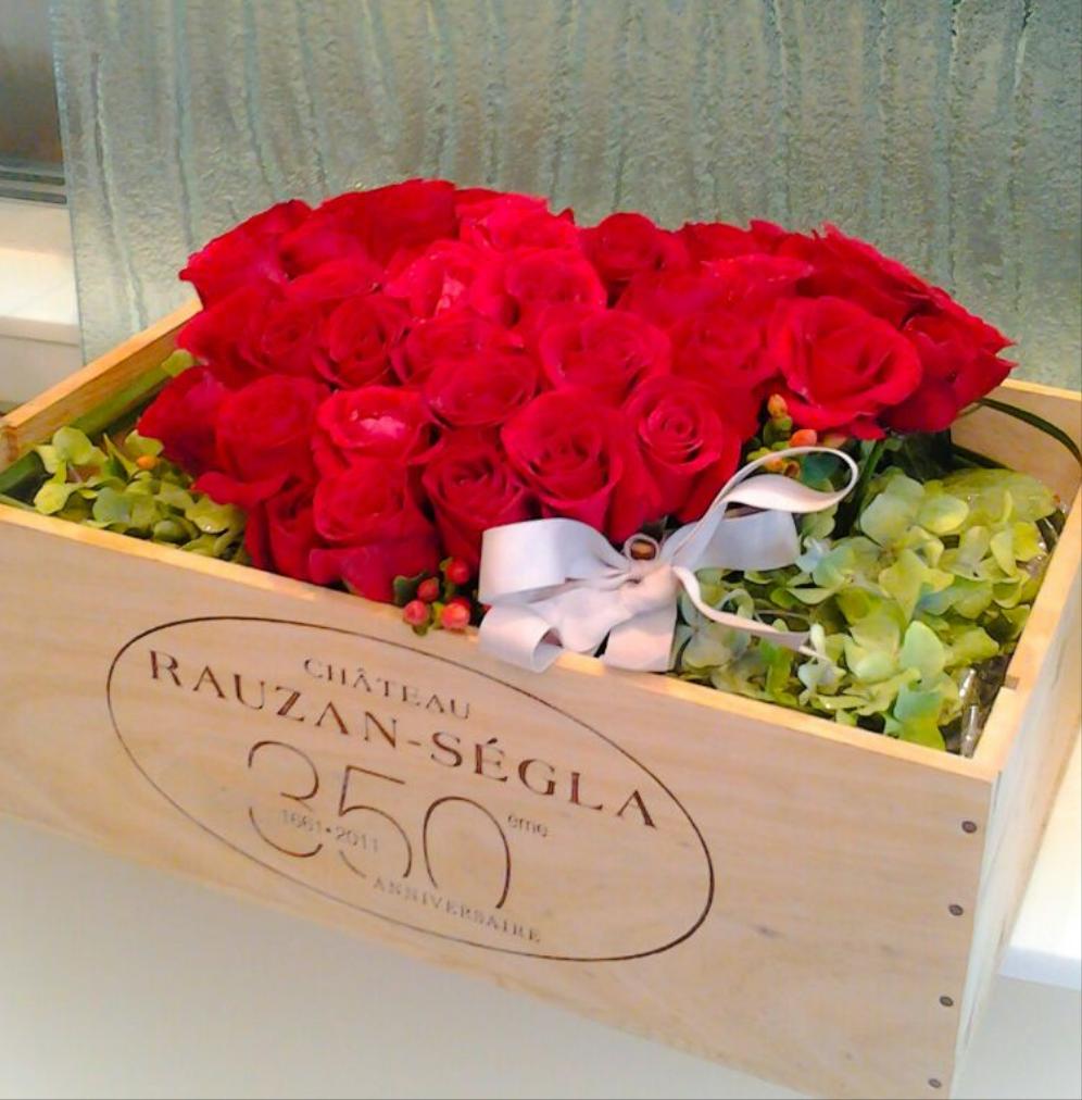 FB099  99支玫瑰心形花盒